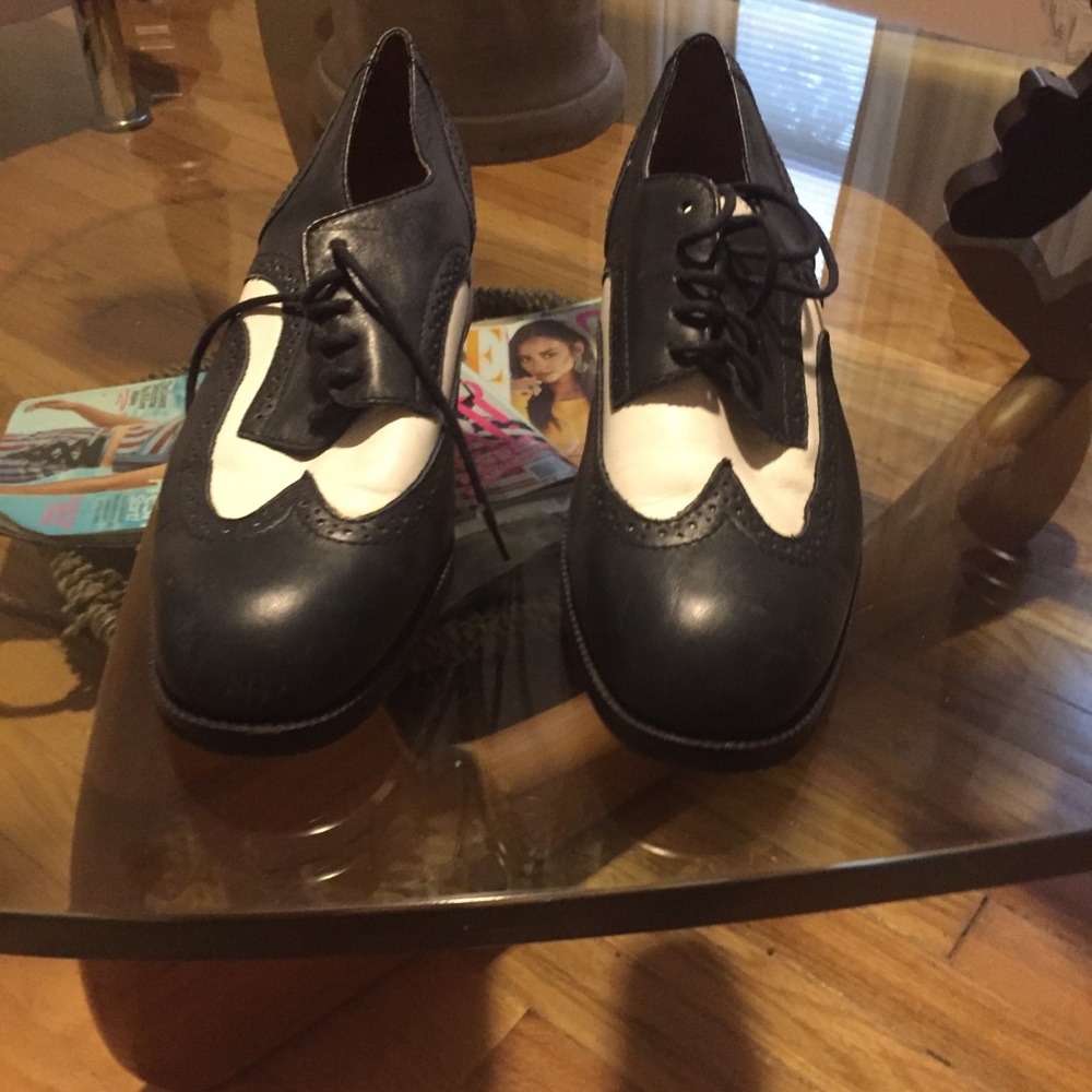 Vintage Nine West lace up loafers